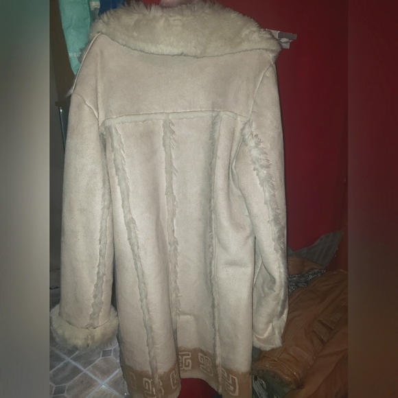 Beautiful cream color Sheep skin/fur long womens jacket - Picture 2 of 4
